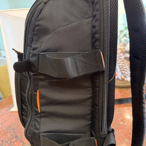 Nikon D5100 DSLR Camera Kit - Picture 12 of 16